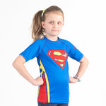 Superman logo kids rash guard short sleeve right angle